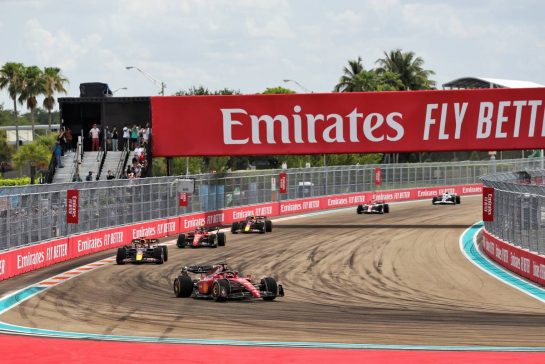 Charles Leclerc (MON) Ferrari F1-75 leads at the start of the race.
08.05.2022. Formula 1 World Championship, Rd 5, Miami Grand Prix, Miami, Florida, USA, Race Day.
- www.xpbimages.com, EMail: requests@xpbimages.com © Copyright: Rew / XPB Images