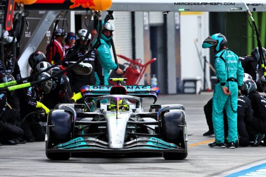 Lewis Hamilton (GBR) Mercedes AMG F1 W13 makes a pit stop.
08.05.2022. Formula 1 World Championship, Rd 5, Miami Grand Prix, Miami, Florida, USA, Race Day.
- www.xpbimages.com, EMail: requests@xpbimages.com © Copyright: Batchelor / XPB Images