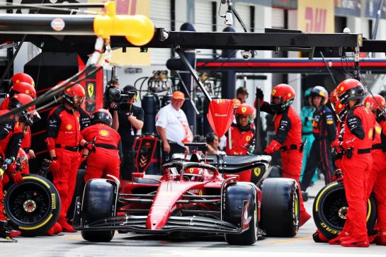 Charles Leclerc (MON) Ferrari F1-75 makes a pit stop.
08.05.2022. Formula 1 World Championship, Rd 5, Miami Grand Prix, Miami, Florida, USA, Race Day.
- www.xpbimages.com, EMail: requests@xpbimages.com © Copyright: Batchelor / XPB Images