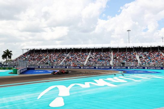 Carlos Sainz Jr (ESP) Ferrari F1-75.
08.05.2022. Formula 1 World Championship, Rd 5, Miami Grand Prix, Miami, Florida, USA, Race Day.
- www.xpbimages.com, EMail: requests@xpbimages.com © Copyright: Charniaux / XPB Images