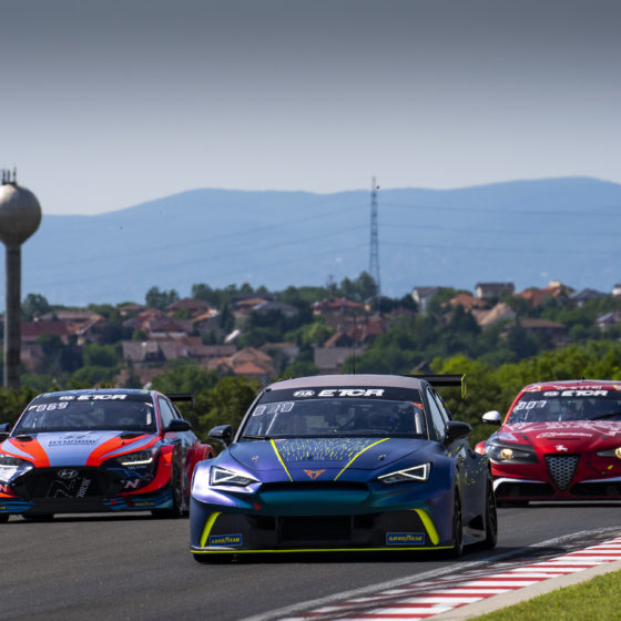 ETCR: Race HU ready to go!