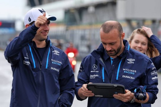 Nicholas Latifi (CDN) Williams Racing walks the circuit with the team.
16.06.2022. Formula 1 World Championship, Rd 9, Canadian Grand Prix, Montreal, Canada, Preparation Day.
- www.xpbimages.com, EMail: requests@xpbimages.com © Copyright: Bearne / XPB Images