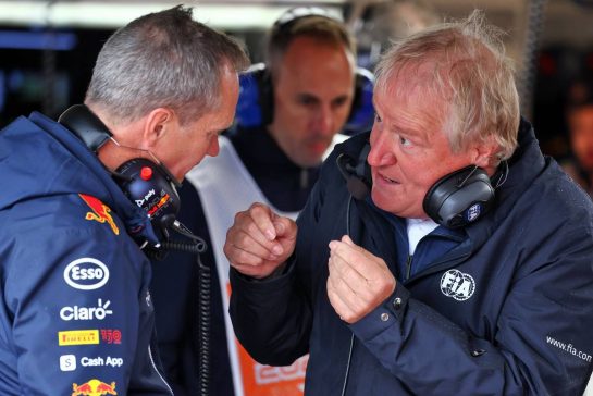 (L to R): Paul Monaghan (GBR) Red Bull Racing Chief Engineer with Jo Bauer (GER) FIA Delegate.
18.06.2022. Formula 1 World Championship, Rd 9, Canadian Grand Prix, Montreal, Canada, Qualifying Day.
- www.xpbimages.com, EMail: requests@xpbimages.com &copy; Copyright: Batchelor / XPB Images