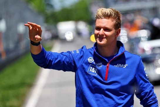 Mick Schumacher (GER) Haas F1 Team on the drivers parade.
19.06.2022. Formula 1 World Championship, Rd 9, Canadian Grand Prix, Montreal, Canada, Race Day.
- www.xpbimages.com, EMail: requests@xpbimages.com &copy; Copyright: Batchelor / XPB Images