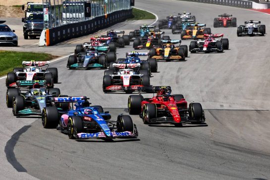 (L to R): Fernando Alonso (ESP) Alpine F1 Team A522 and Carlos Sainz Jr (ESP) Ferrari F1-75 battle for position at the start of the race.
19.06.2022. Formula 1 World Championship, Rd 9, Canadian Grand Prix, Montreal, Canada, Race Day.
- www.xpbimages.com, EMail: requests@xpbimages.com &copy; Copyright: Charniaux / XPB Images