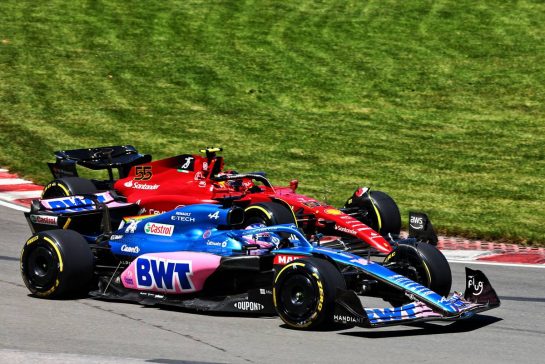 Fernando Alonso (ESP) Alpine F1 Team A522 and Carlos Sainz Jr (ESP) Ferrari F1-75 battle for position at the start of the race.
19.06.2022. Formula 1 World Championship, Rd 9, Canadian Grand Prix, Montreal, Canada, Race Day.
- www.xpbimages.com, EMail: requests@xpbimages.com &copy; Copyright: Charniaux / XPB Images