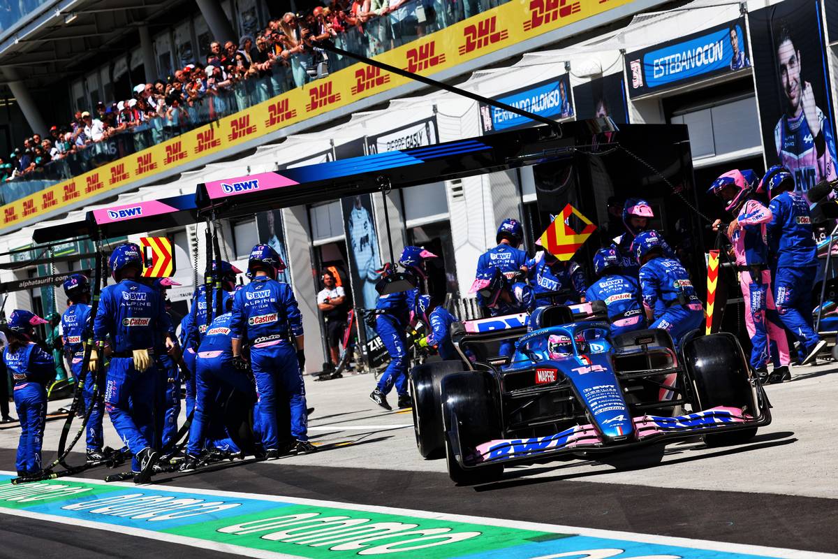 Alonso forced to drive ‘kamikaze’ in the corners after PU issue