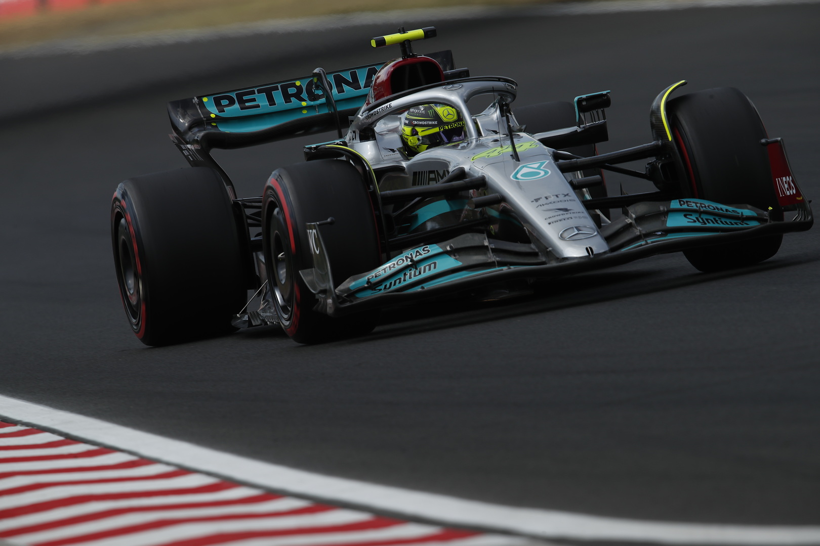 Hamilton admits to difficult day and ‘crazy’ car swings for Mercedes
