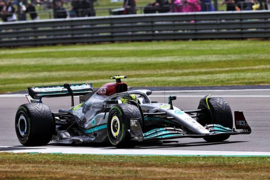 Lewis Hamilton (GBR) Mercedes AMG F1 W13.
01.07.2022. Formula 1 World Championship, Rd 10, British Grand Prix, Silverstone, England, Practice Day.
- www.xpbimages.com, EMail: requests@xpbimages.com &copy; Copyright: Moy / XPB Images
