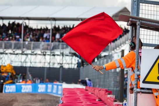 Circuit atmosphere - Marshal waves a red flag.
01.07.2022. Formula 1 World Championship, Rd 10, British Grand Prix, Silverstone, England, Practice Day.
- www.xpbimages.com, EMail: requests@xpbimages.com &copy; Copyright: Bearne / XPB Images