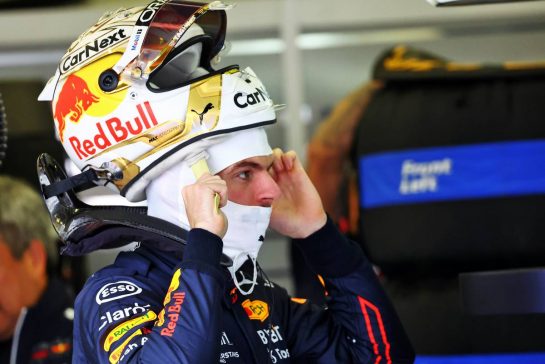 Max Verstappen (NLD) Red Bull Racing.
01.07.2022. Formula 1 World Championship, Rd 10, British Grand Prix, Silverstone, England, Practice Day.
- www.xpbimages.com, EMail: requests@xpbimages.com &copy; Copyright: Batchelor / XPB Images