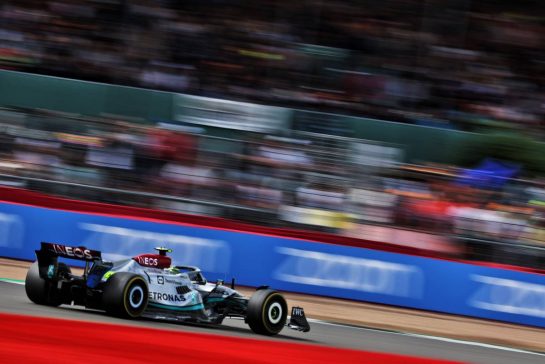 Lewis Hamilton (GBR) Mercedes AMG F1 W13..
01.07.2022. Formula 1 World Championship, Rd 10, British Grand Prix, Silverstone, England, Practice Day.
- www.xpbimages.com, EMail: requests@xpbimages.com &copy; Copyright: Bearne / XPB Images