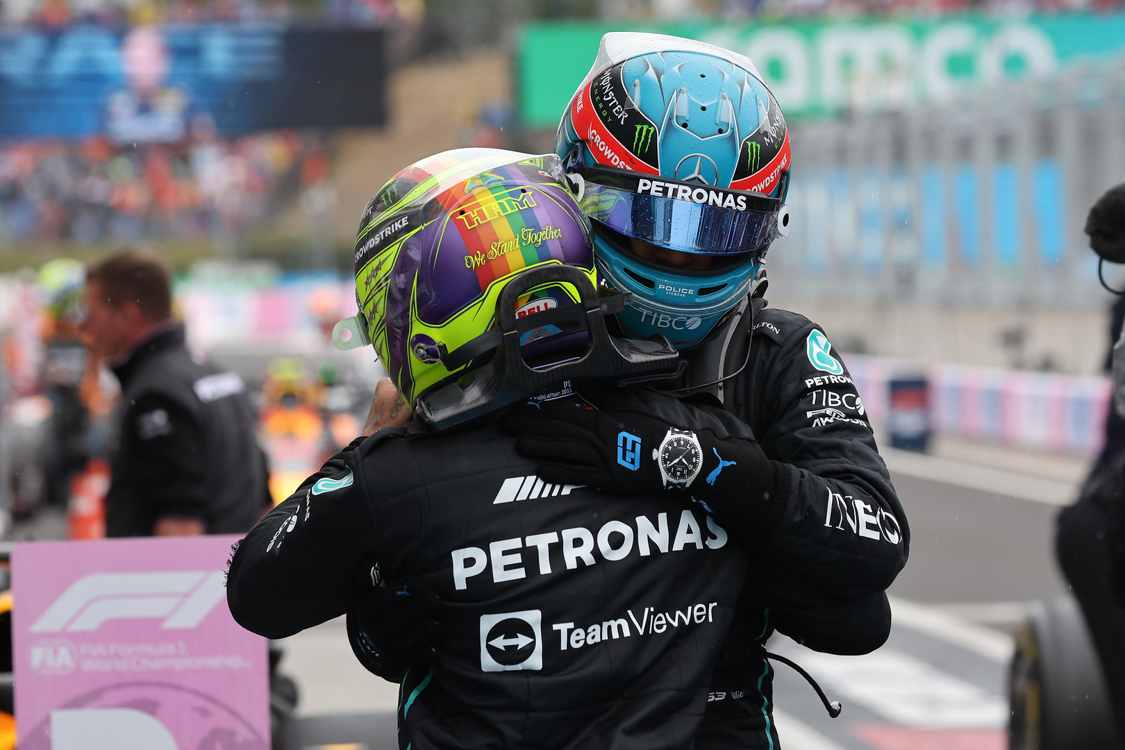 Russell caught out by falling tyre temperatures in Hungary