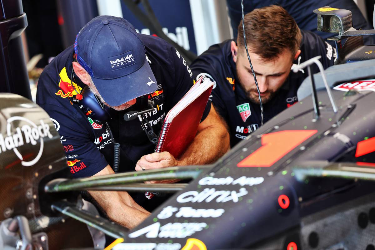 Adrian Newey (GBR) Red Bull Racing Chief Technical Officer with the Red Bull Racing RB18 of Max Verstappen (NLD). 22.07.2022. Formula 1 World Championship, Rd 12, French Grand Prix, Paul Ricard, France, Practice