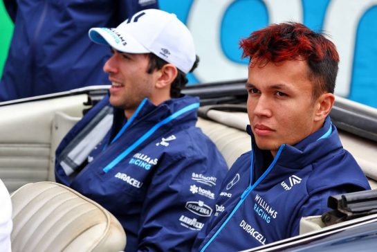 Alexander Albon (THA) Williams Racing and team mate Nicholas Latifi (CDN) Williams Racing on the drivers parade.
31.07.2022. Formula 1 World Championship, Rd 13, Hungarian Grand Prix, Budapest, Hungary, Race Day.
- www.xpbimages.com, EMail: requests@xpbimages.com © Copyright: Batchelor / XPB Images