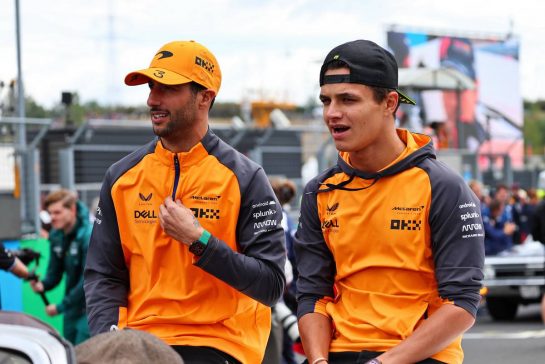 (L to R): Daniel Ricciardo (AUS) McLaren and team mate Lando Norris (GBR) McLaren on the drivers parade.
31.07.2022. Formula 1 World Championship, Rd 13, Hungarian Grand Prix, Budapest, Hungary, Race Day.
- www.xpbimages.com, EMail: requests@xpbimages.com © Copyright: Batchelor / XPB Images