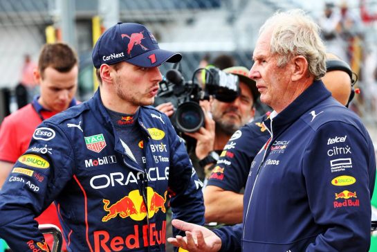 (L to R): Max Verstappen (NLD) Red Bull Racing with Dr Helmut Marko (AUT) Red Bull Motorsport Consultant on the grid.
31.07.2022. Formula 1 World Championship, Rd 13, Hungarian Grand Prix, Budapest, Hungary, Race Day.
- www.xpbimages.com, EMail: requests@xpbimages.com © Copyright: Batchelor / XPB Images