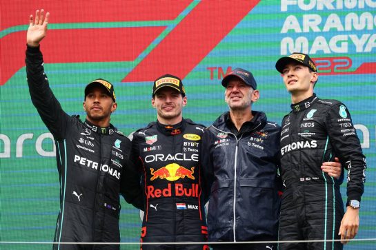 1st place for Max Verstappen (NLD) Red Bull Racing RB18, 2nd Lewis Hamilton (GBR) Mercedes AMG F1 W13, 3rd place George Russell (GBR) Mercedes AMG F1 W13 and Adrian Newey (GBR) Red Bull Racing Chief Technical Officer.
31.07.2022. Formula 1 World Championship, Rd 13, Hungarian Grand Prix, Budapest, Hungary, Race Day.
- www.xpbimages.com, EMail: requests@xpbimages.com © Copyright: Batchelor / XPB Images