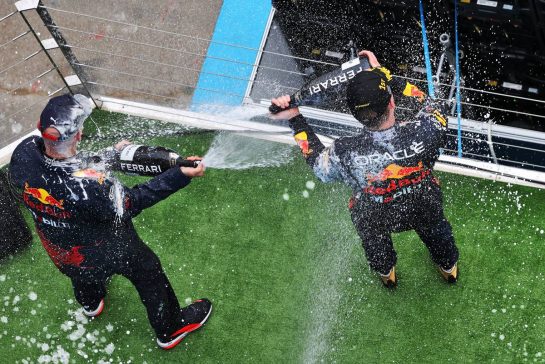 Race winner Max Verstappen (NLD) Red Bull Racing celebrates with Adrian Newey (GBR) Red Bull Racing Chief Technical Officer on the podium.
31.07.2022. Formula 1 World Championship, Rd 13, Hungarian Grand Prix, Budapest, Hungary, Race Day.
- www.xpbimages.com, EMail: requests@xpbimages.com © Copyright: Moy / XPB Images