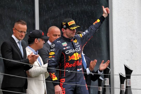 Race winner Max Verstappen (NLD) Red Bull Racing celebrates on the podium.
31.07.2022. Formula 1 World Championship, Rd 13, Hungarian Grand Prix, Budapest, Hungary, Race Day.
- www.xpbimages.com, EMail: requests@xpbimages.com © Copyright: Bearne / XPB Images