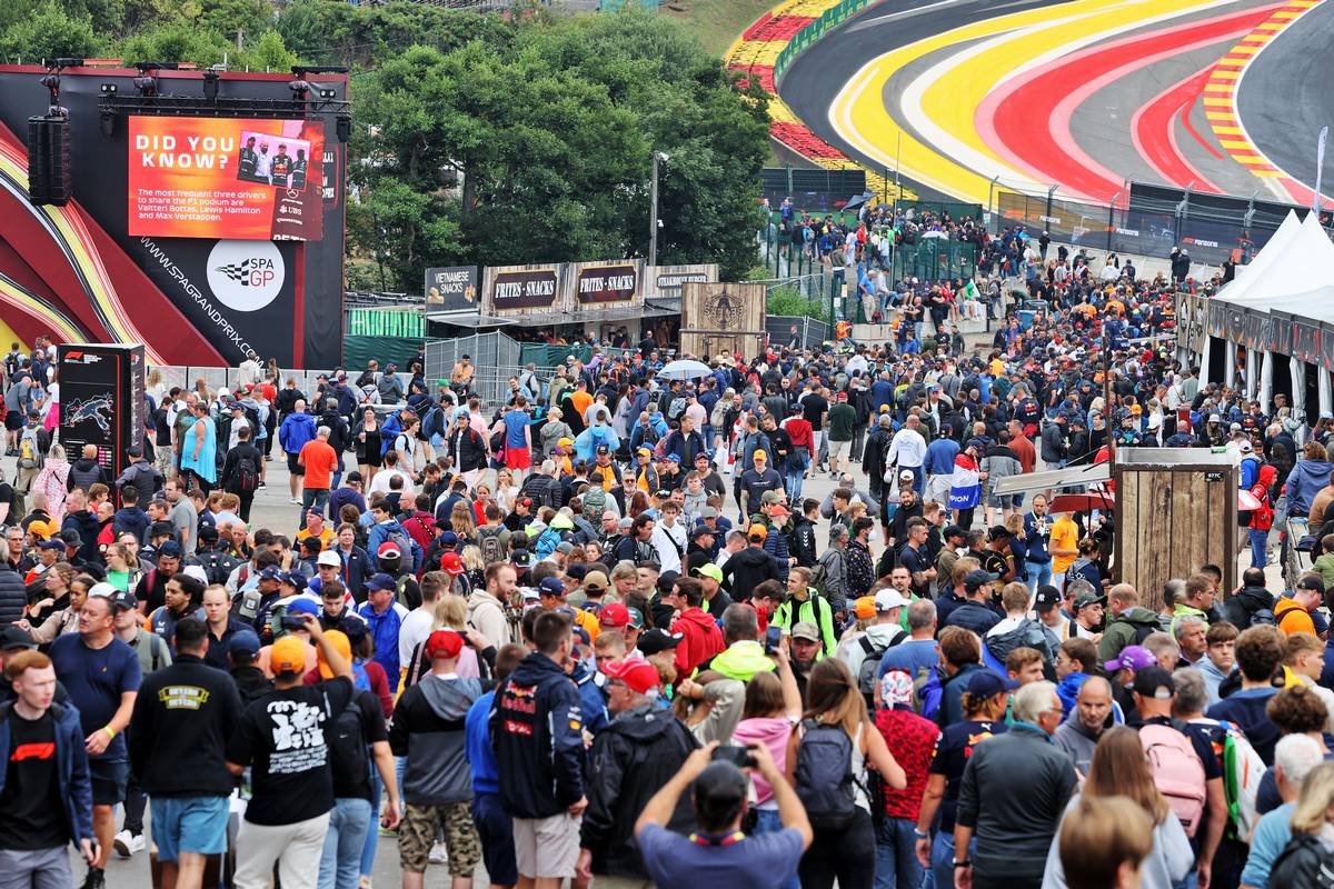 Verstappen takes charge of damp Belgian FP2