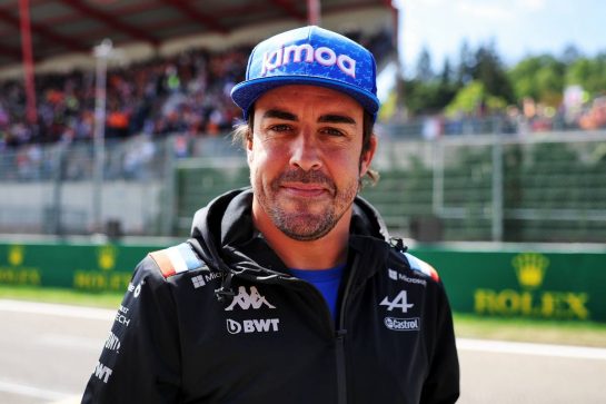 Fernando Alonso (ESP) Alpine F1 Team on the drivers parade.
28.08.2022. Formula 1 World Championship, Rd 14, Belgian Grand Prix, Spa Francorchamps, Belgium, Race Day.
- www.xpbimages.com, EMail: requests@xpbimages.com © Copyright: Bearne / XPB Images