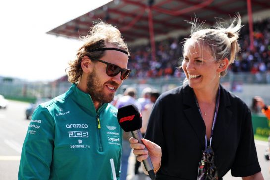 (L to R): Sebastian Vettel (GER) Aston Martin F1 Team with Rosanna Tennant (GBR) F1 Presenter on the drivers parade.
28.08.2022. Formula 1 World Championship, Rd 14, Belgian Grand Prix, Spa Francorchamps, Belgium, Race Day.
- www.xpbimages.com, EMail: requests@xpbimages.com © Copyright: Bearne / XPB Images