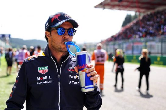 Sergio Perez (MEX) Red Bull Racing on the drivers parade.
28.08.2022. Formula 1 World Championship, Rd 14, Belgian Grand Prix, Spa Francorchamps, Belgium, Race Day.
- www.xpbimages.com, EMail: requests@xpbimages.com © Copyright: Bearne / XPB Images