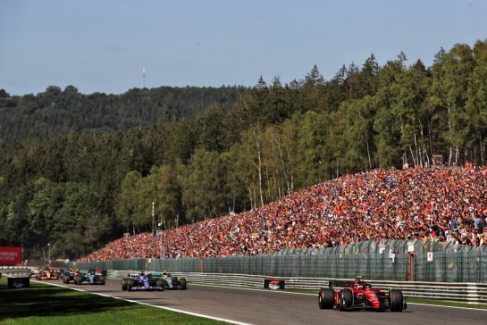 Carlos Sainz Jr (ESP) Ferrari F1-75 leads at the start of the race.
28.08.2022. Formula 1 World Championship, Rd 14, Belgian Grand Prix, Spa Francorchamps, Belgium, Race Day.
- www.xpbimages.com, EMail: requests@xpbimages.com © Copyright: Coates / XPB Images