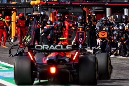 Sergio Perez (MEX) Red Bull Racing RB18 makes a pit stop.
28.08.2022. Formula 1 World Championship, Rd 14, Belgian Grand Prix, Spa Francorchamps, Belgium, Race Day.
- www.xpbimages.com, EMail: requests@xpbimages.com © Copyright: Batchelor / XPB Images