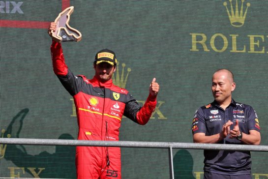 Carlos Sainz Jr (ESP) Ferrari celebrates his third position on the podium.
28.08.2022. Formula 1 World Championship, Rd 14, Belgian Grand Prix, Spa Francorchamps, Belgium, Race Day.
- www.xpbimages.com, EMail: requests@xpbimages.com © Copyright: Bearne / XPB Images