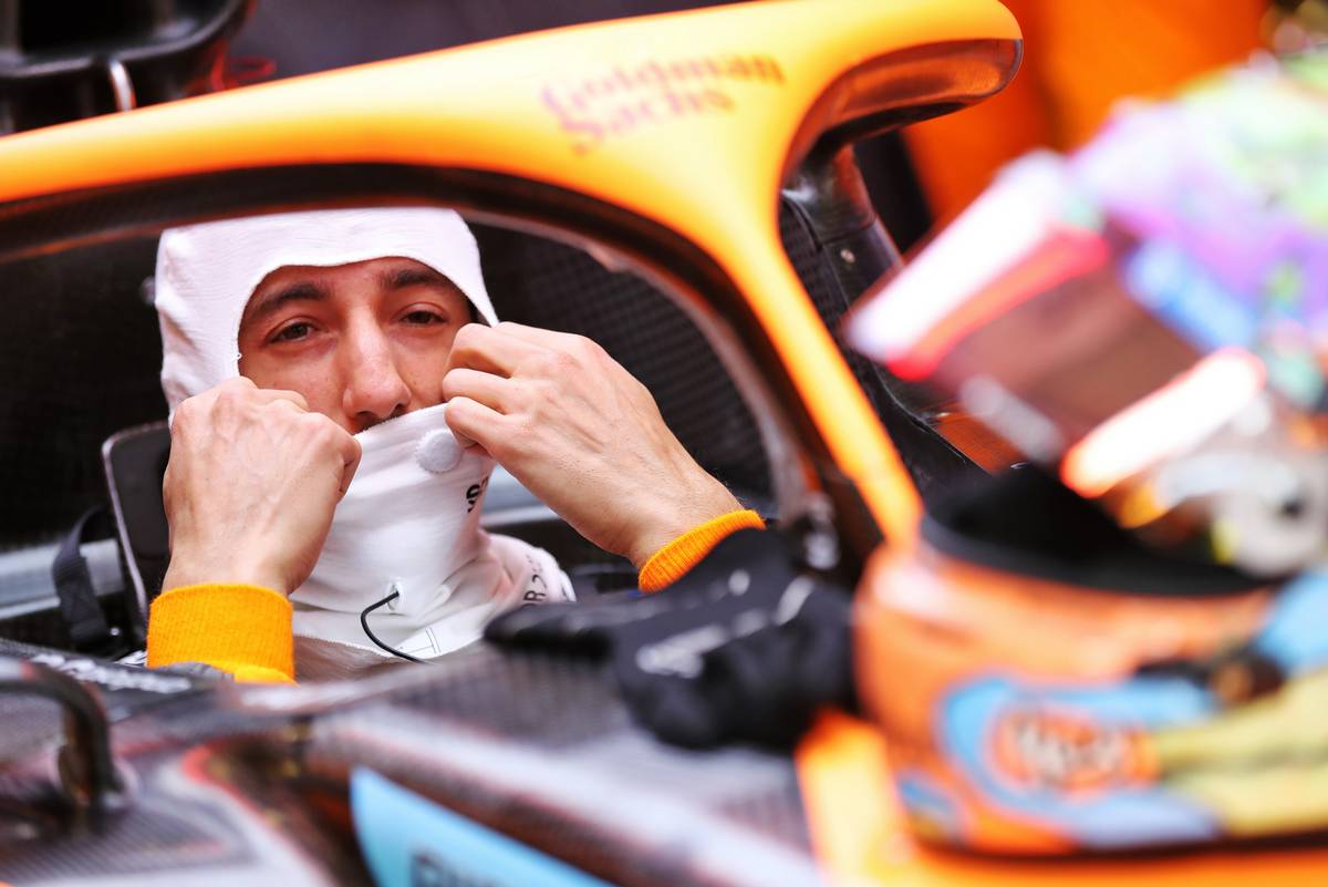 Hamilton insists Ricciardo ‘deserves’ to stay in Formula 1