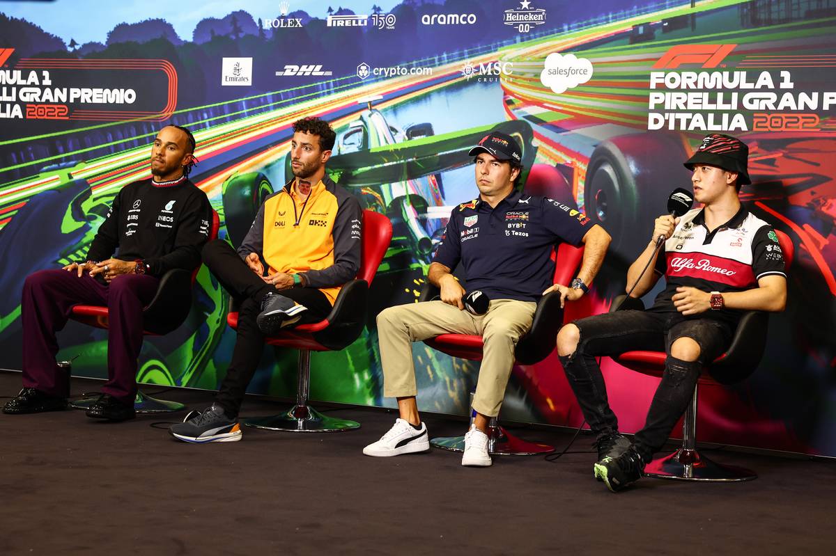 Hamilton tells Ricciardo there’s no vacancy at Mercedes