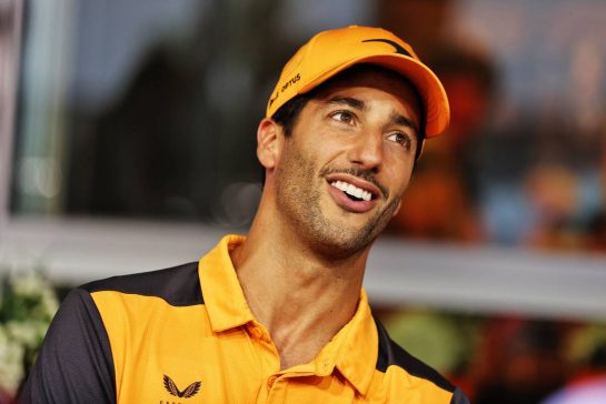 Daniel Ricciardo (AUS) McLaren.
29.09.2022. Formula 1 World Championship, Rd 17, Singapore Grand Prix, Marina Bay Street Circuit, Singapore, Preparation Day.
- www.xpbimages.com, EMail: requests@xpbimages.com &copy; Copyright: Moy / XPB Images