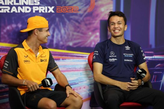 (L to R): Lando Norris (GBR) McLaren and Alexander Albon (THA) Williams Racing in the FIA Press Conference.
29.09.2022. Formula 1 World Championship, Rd 17, Singapore Grand Prix, Marina Bay Street Circuit, Singapore, Preparation Day.
- www.xpbimages.com, EMail: requests@xpbimages.com &copy; Copyright: XPB Images