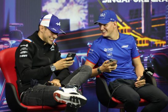 (L to R): Esteban Ocon (FRA) Alpine F1 Team and Mick Schumacher (GER) Haas F1 Team in the FIA Press Conference.
29.09.2022. Formula 1 World Championship, Rd 17, Singapore Grand Prix, Marina Bay Street Circuit, Singapore, Preparation Day.
- www.xpbimages.com, EMail: requests@xpbimages.com &copy; Copyright: XPB Images