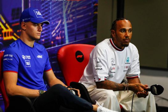 (L to R): Mick Schumacher (GER) Haas F1 Team and Lewis Hamilton (GBR) Mercedes AMG F1 in the FIA Press Conference.
29.09.2022. Formula 1 World Championship, Rd 17, Singapore Grand Prix, Marina Bay Street Circuit, Singapore, Preparation Day.
- www.xpbimages.com, EMail: requests@xpbimages.com &copy; Copyright: XPB Images