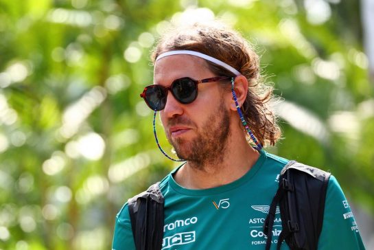 Sebastian Vettel (GER) Aston Martin F1 Team.
30.09.2022. Formula 1 World Championship, Rd 17, Singapore Grand Prix, Marina Bay Street Circuit, Singapore, Practice Day.
- www.xpbimages.com, EMail: requests@xpbimages.com © Copyright: Coates / XPB Images