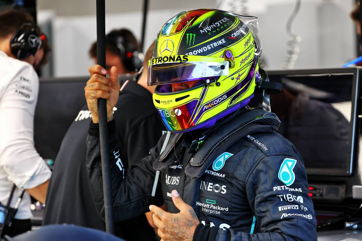 Hamilton: Mercedes ‘bouncing like crazy’ and one second off