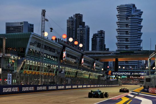 Sebastian Vettel (GER) Aston Martin F1 Team AMR22.
30.09.2022. Formula 1 World Championship, Rd 17, Singapore Grand Prix, Marina Bay Street Circuit, Singapore, Practice Day.
- www.xpbimages.com, EMail: requests@xpbimages.com © Copyright: Moy / XPB Images