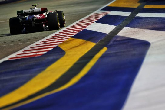 Guanyu Zhou (CHN) Alfa Romeo F1 Team C42.
30.09.2022. Formula 1 World Championship, Rd 17, Singapore Grand Prix, Marina Bay Street Circuit, Singapore, Practice Day.
- www.xpbimages.com, EMail: requests@xpbimages.com © Copyright: Moy / XPB Images