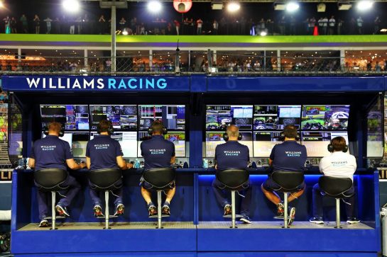 Williams Racing pit gantry.
30.09.2022. Formula 1 World Championship, Rd 17, Singapore Grand Prix, Marina Bay Street Circuit, Singapore, Practice Day.
- www.xpbimages.com, EMail: requests@xpbimages.com © Copyright: Batchelor / XPB Images