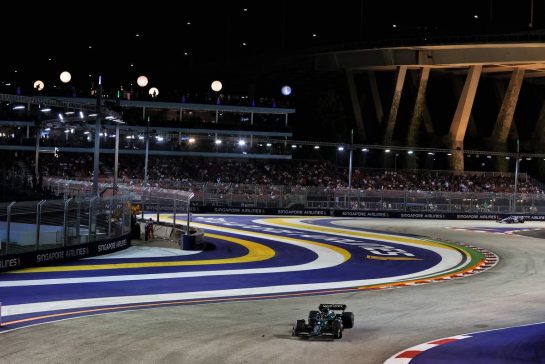 Sebastian Vettel (GER) Aston Martin F1 Team AMR22.
30.09.2022. Formula 1 World Championship, Rd 17, Singapore Grand Prix, Marina Bay Street Circuit, Singapore, Practice Day.
- www.xpbimages.com, EMail: requests@xpbimages.com © Copyright: Moy / XPB Images