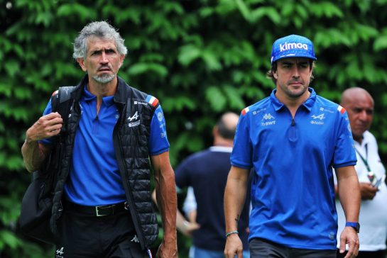 Fernando Alonso (ESP) Alpine F1 Team with Edoardo Bendinelli (ITA) Alpine F1 Team Personal Trainer.
01.10.2022. Formula 1 World Championship, Rd 17, Singapore Grand Prix, Marina Bay Street Circuit, Singapore, Qualifying Day.
- www.xpbimages.com, EMail: requests@xpbimages.com &copy; Copyright: Bearne / XPB Images