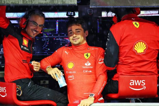(L to R): Laurent Mekies (FRA) Ferrari Sporting Director with Charles Leclerc (MON) Ferrari and Mattia Binotto (ITA) Ferrari Team Principal.
01.10.2022. Formula 1 World Championship, Rd 17, Singapore Grand Prix, Marina Bay Street Circuit, Singapore, Qualifying Day.
- www.xpbimages.com, EMail: requests@xpbimages.com &copy; Copyright: Batchelor / XPB Images