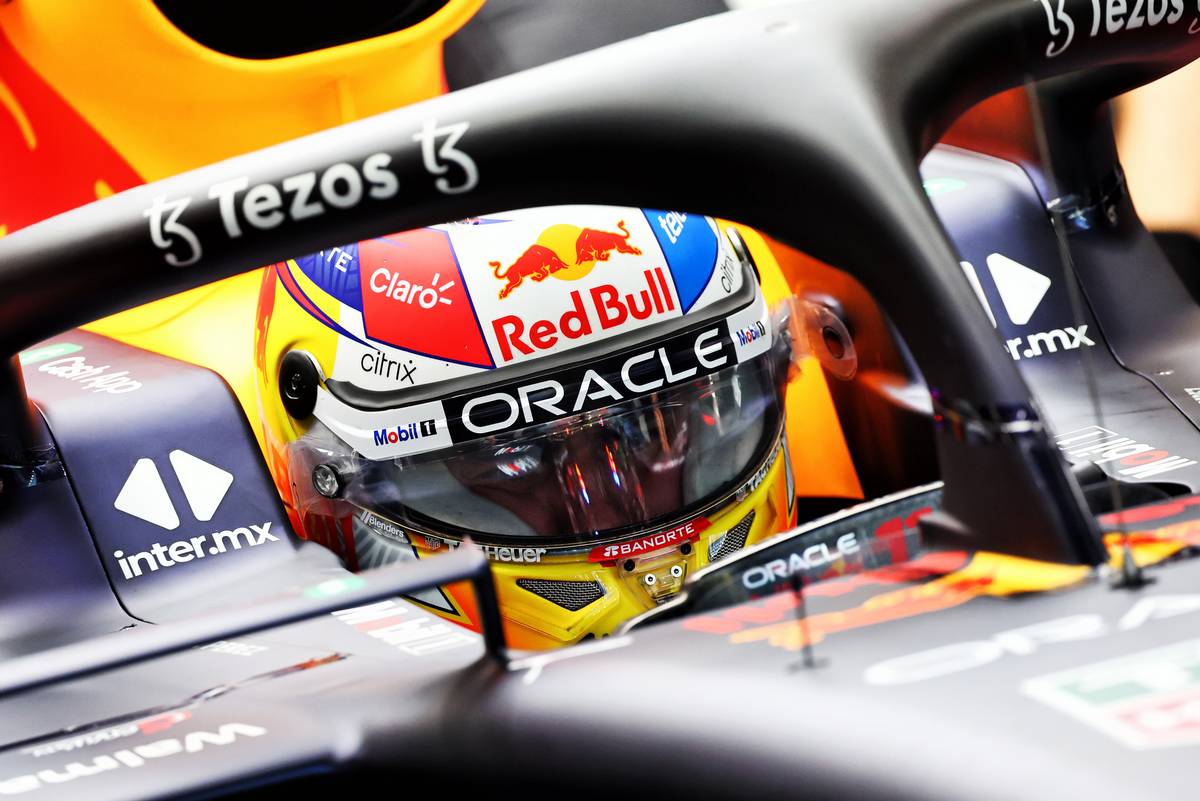 Sergio Perex (MEX) Red Bull Racing RB18. 01.10.2022. Formula 1 World Championship, Rd 17, Singapore Grand Prix, Marina Bay Street Circuit, Singapore, Qualifying