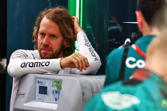 Sebastian Vettel (GER) Aston Martin F1 Team.
01.10.2022. Formula 1 World Championship, Rd 17, Singapore Grand Prix, Marina Bay Street Circuit, Singapore, Qualifying Day.
 - www.xpbimages.com, EMail: requests@xpbimages.com &copy; Copyright: Coates / XPB Images