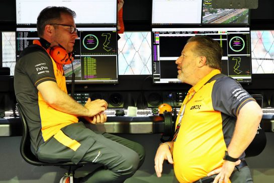 (L to R): Andreas Seidl, McLaren Managing Director with Zak Brown (USA) McLaren Executive Director.
01.10.2022. Formula 1 World Championship, Rd 17, Singapore Grand Prix, Marina Bay Street Circuit, Singapore, Qualifying Day.
 - www.xpbimages.com, EMail: requests@xpbimages.com &copy; Copyright: Coates / XPB Images