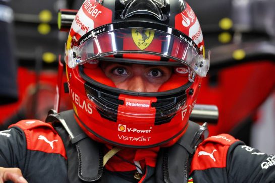 Carlos Sainz Jr (ESP) Ferrari.
01.10.2022. Formula 1 World Championship, Rd 17, Singapore Grand Prix, Marina Bay Street Circuit, Singapore, Qualifying Day.
 - www.xpbimages.com, EMail: requests@xpbimages.com &copy; Copyright: Coates / XPB Images