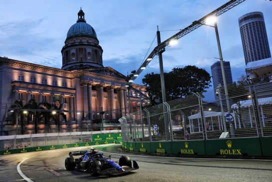 Alexander Albon (THA) Williams Racing FW44.
01.10.2022. Formula 1 World Championship, Rd 17, Singapore Grand Prix, Marina Bay Street Circuit, Singapore, Qualifying Day.
- www.xpbimages.com, EMail: requests@xpbimages.com &copy; Copyright: Bearne / XPB Images